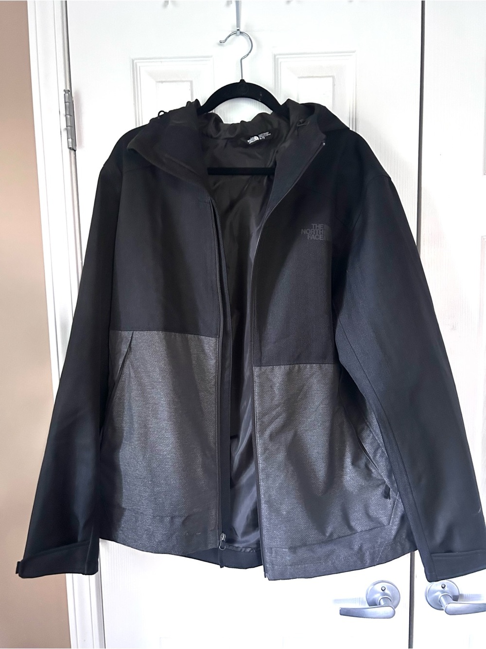 The North Face Men’s Black Gray Hooded Jacket Size XL